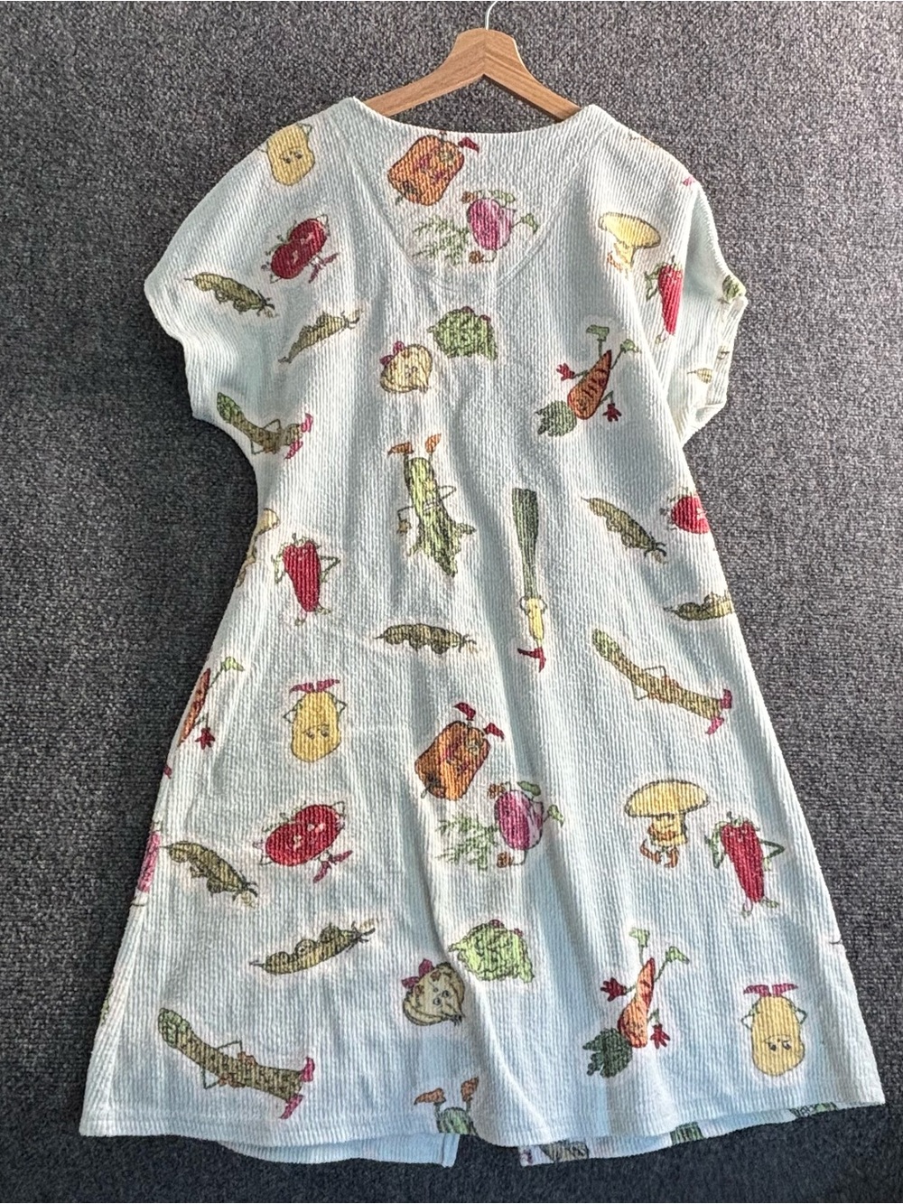 Karen Neuburger White Floral Textured Fabric Top with Red and Green Accents - Picture 5 of 7